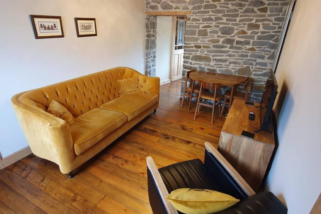 Ty Taf 2 Bed Cottage With Deck & Easy Transport Links Кардифф Экстерьер фото