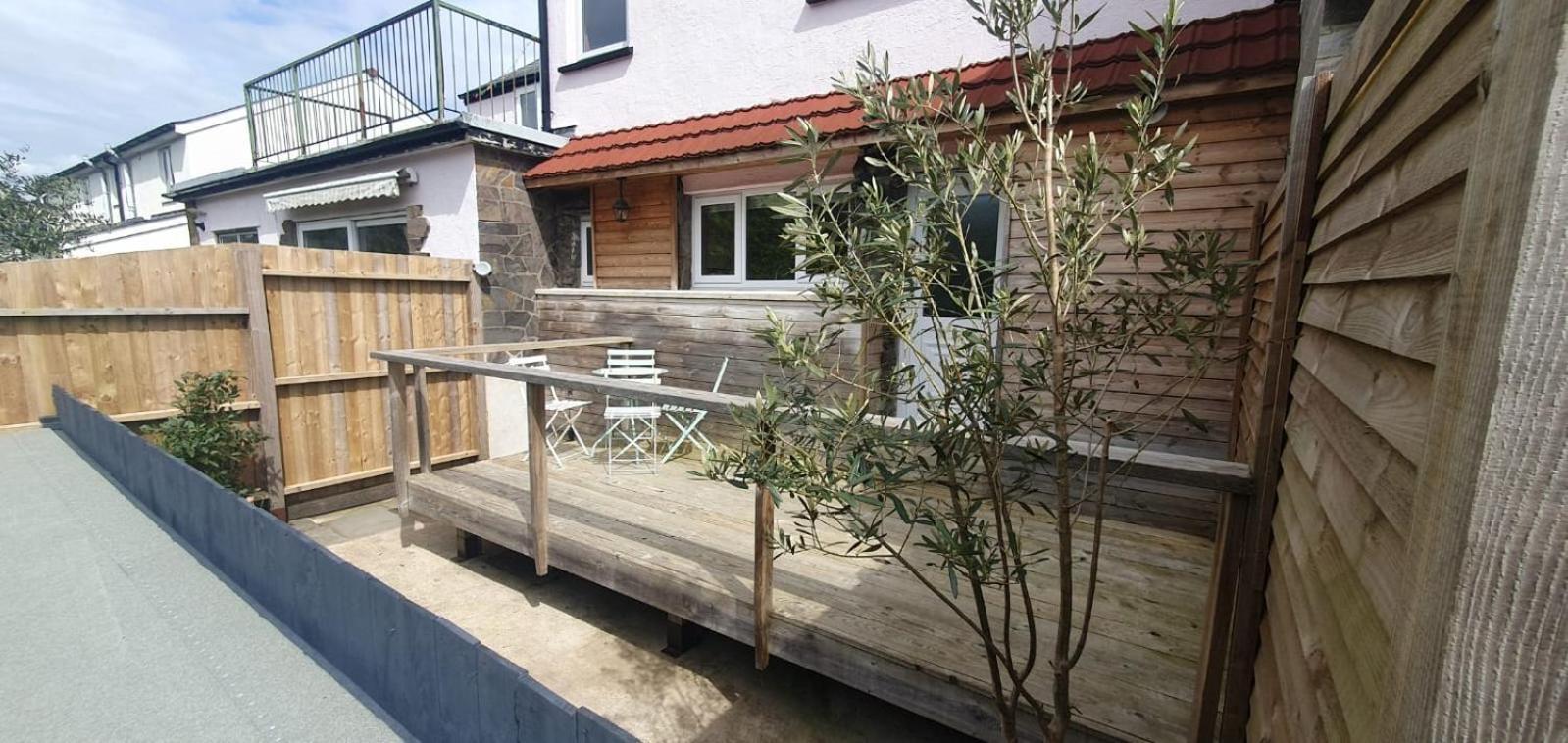 Ty Taf 2 Bed Cottage With Deck & Easy Transport Links Кардифф Экстерьер фото